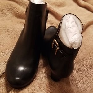 $$ABUSA Leather Ankle Boot